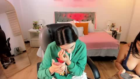 Icy online show from May 23, 11:36 am