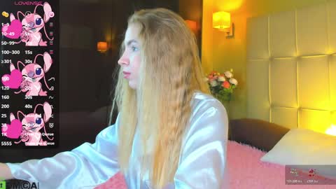Snapshot of ida_lewiss chatting on April 6, 1:03 am Ida online show from April 6, 1:03 am