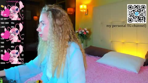 Snapshot of ida_lewiss chatting on April 7, 1:28 am Ida online show from April 7, 1:28 am