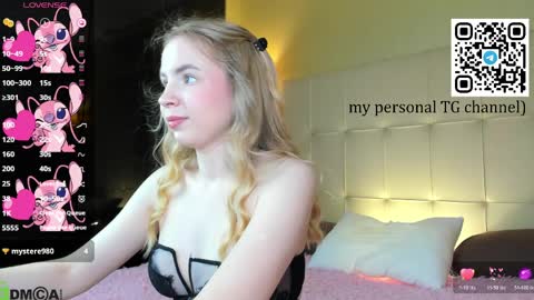 Snapshot of ida_lewiss chatting on April 9, 1:49 am Ida online show from April 9, 1:49 am