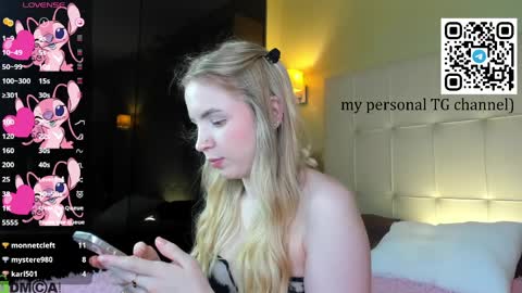 Snapshot of ida_lewiss chatting on April 9, 6:30 am Ida online show from April 9, 6:30 am