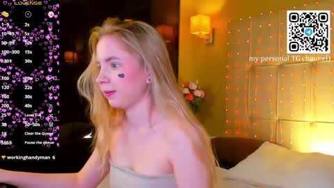 Snapshot of ida_lewiss chatting on April 16, 1:28 am Ida online show from April 16, 1:28 am