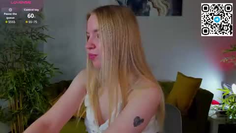 Snapshot of ida_lewiss chatting on June 14, 2:24 am Ida online show from June 14, 2:24 am