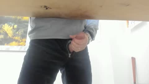 Snapshot of idfunguy2023 chatting on December 4, 2:21 am idfunguy2023 online show from December 4, 2:21 am