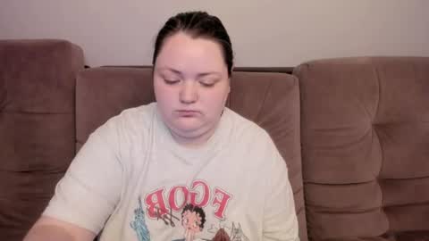 Snapshot of ihaveasecret_ chatting on July 7, 10:41 am Alice online show from July 7, 10:41 am