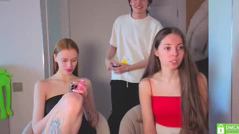 Julia and Mira online show from February 25, 10:47 am