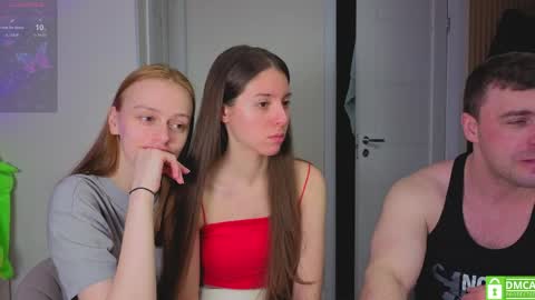 Snapshot of ihavepaws33 chatting on March 31, 4:46 am Julia and Mira online show from March 31, 4:46 am