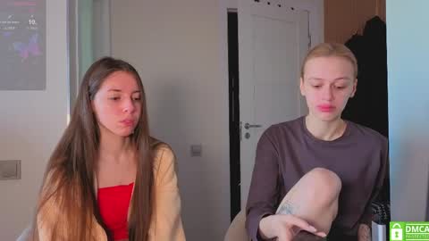 Snapshot of ihavepaws33 chatting on April 6, 6:14 am Julia and Mira online show from April 6, 6:14 am