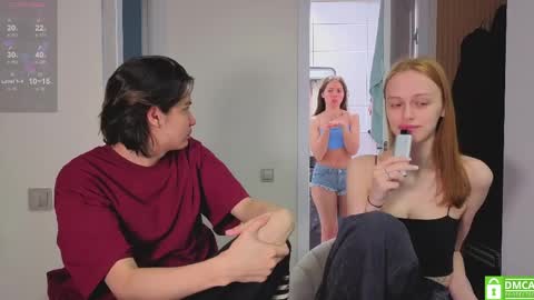 Snapshot of ihavepaws33 chatting on April 7, 4:46 am Julia and Mira online show from April 7, 4:46 am