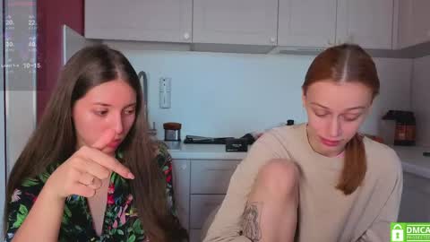 Snapshot of ihavepaws33 chatting on May 7, 9:14 am Julia and Mira online show from May 7, 9:14 am