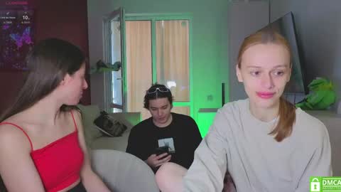 Snapshot of ihavepaws33 chatting on May 12, 4:31 am Julia and Mira online show from May 12, 4:31 am