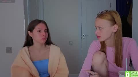 Snapshot of ihavepaws33 chatting on June 27, 9:58 am Julia and Mira online show from June 27, 9:58 am