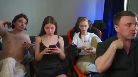 Snapshot of ihavepaws33 chatting on June 28, 11:38 am Julia and Mira online show from June 28, 11:38 am