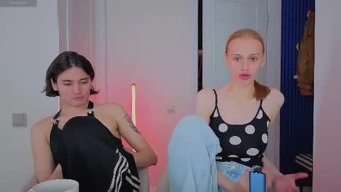 Snapshot of ihavepaws33 chatting on July 27, 7:48 am Julia and Mira online show from July 27, 7:48 am