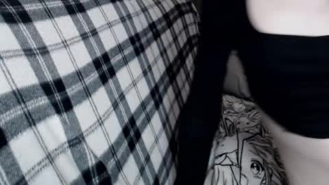 iiiiiiis online show from October 17, 10:23 pm