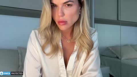 Snapshot of iiivy_ chatting on November 7, 8:31 pm Ivy online show from November 7, 8:31 pm