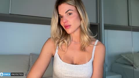 Snapshot of iiivy_ chatting on November 20, 9:58 pm Ivy online show from November 20, 9:58 pm