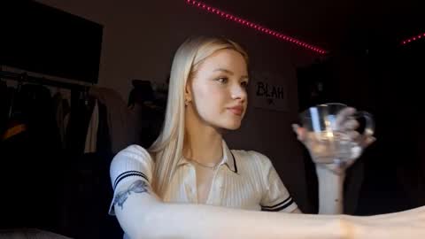 Snapshot of ilianamessersmith chatting on February 13, 6:09 am ShyLuna online show from February 13, 6:09 am