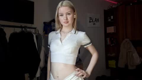 Snapshot of ilianamessersmith chatting on March 18, 6:27 am ShyLuna online show from March 18, 6:27 am