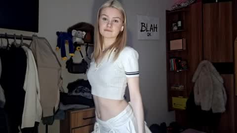 Snapshot of ilianamessersmith chatting on March 28, 5:18 am ShyLuna online show from March 28, 5:18 am