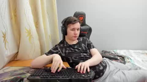 iliaskris online show from June 11, 10:08 pm