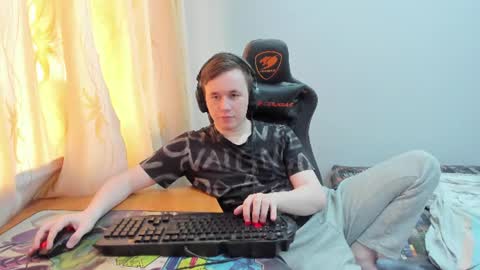 iliaskris online show from June 13, 1:03 am