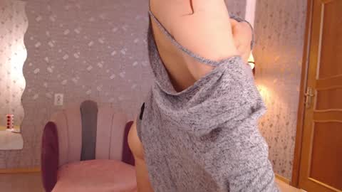 Snapshot of iliveinparadise chatting on February 6, 12:05 pm Adelia online show from February 6, 12:05 pm