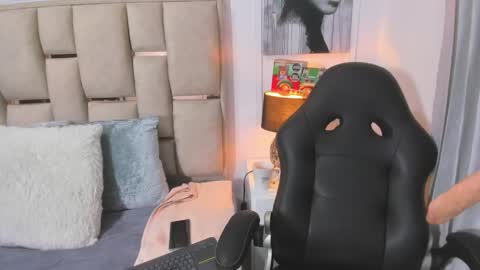 Snapshot of iliy_ chatting on December 30, 2:31 am ILY online show from December 30, 2:31 am