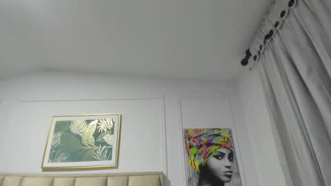 Snapshot of iliy_ chatting on December 31, 5:44 am ILY online show from December 31, 5:44 am