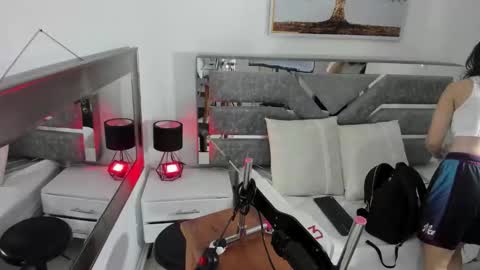 Snapshot of iliy_ chatting on November 1, 11:40 pm ILY online show from November 1, 11:40 pm