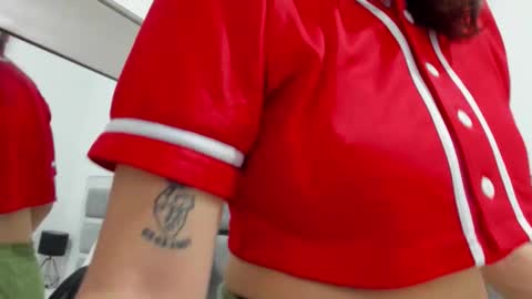 Snapshot of iliy_ chatting on November 4, 11:15 pm ILY online show from November 4, 11:15 pm