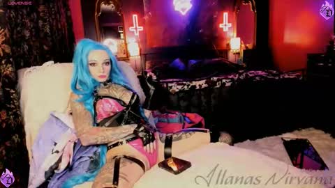 Snapshot of illanasnirvana chatting on November 10, 7:35 pm IllanasNIrvana online show from November 10, 7:35 pm