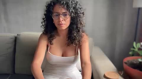 Kloe online show from October 12, 3:00 pm