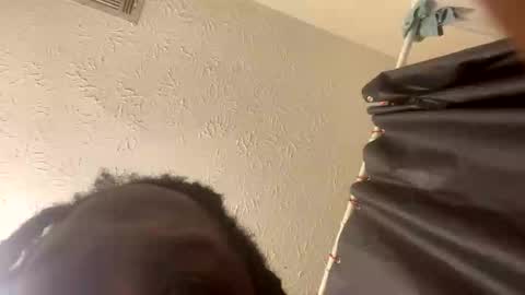 Snapshot of ilovethighs421 chatting on November 4, 10:25 am ilovethighs421 online show from November 4, 10:25 am