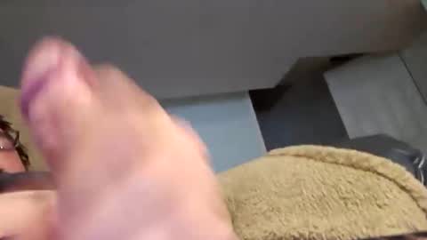 iluvlickingaholes9669 online show from December 16, 5:01 am