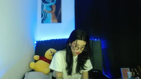 Snapshot of ily_bea chatting on March 24, 12:37 am Ily Bea online show from March 24, 12:37 am