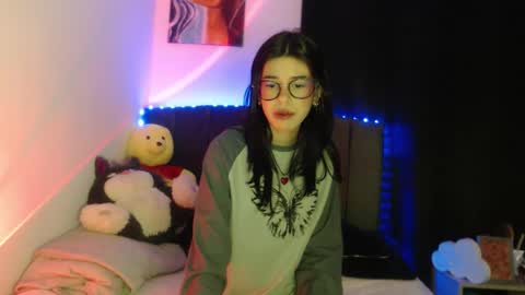 Snapshot of ily_bea chatting on April 1, 12:44 am Ily Bea online show from April 1, 12:44 am