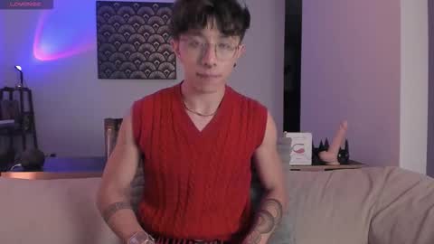 Snapshot of im__thomas chatting on December 18, 1:33 am IM THOMAS online show from December 18, 1:33 am