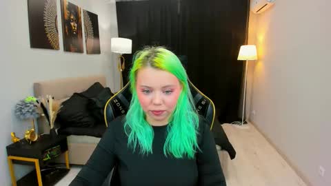 Roxy online show from September 25, 6:44 pm