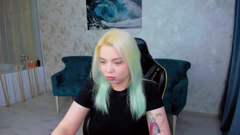 Roxy online show from November 25, 7:36 pm