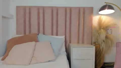 Snapshot of im_alejandra_ chatting on July 1, 4:36 am Aleja online show from July 1, 4:36 am