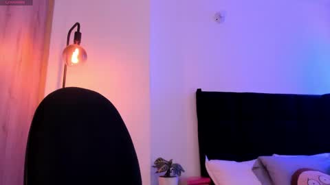Snapshot of im_cameron chatting on April 28, 1:48 am Jhonatan online show from April 28, 1:48 am