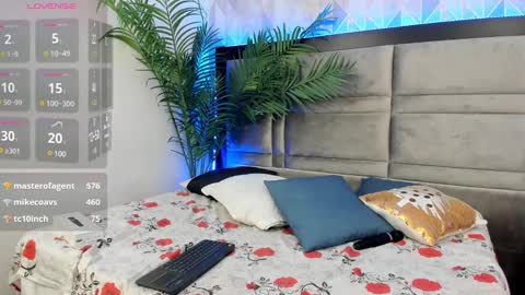 Snapshot of im_gaia chatting on December 26, 8:11 pm Im Gaia online show from December 26, 8:11 pm