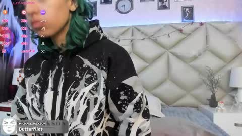 Snapshot of im_gaia chatting on October 11, 1:31 pm Im Gaia online show from October 11, 1:31 pm