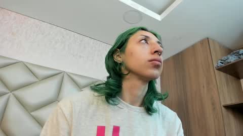  Im Gaia online show from November 9, 12:03 pm