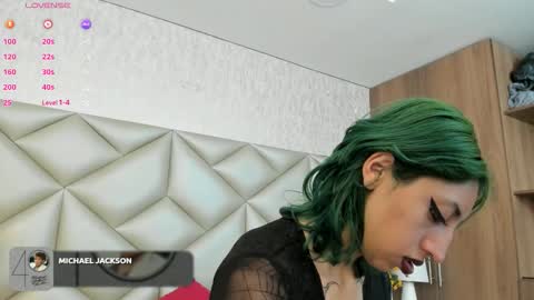  Im Gaia online show from November 14, 12:04 pm