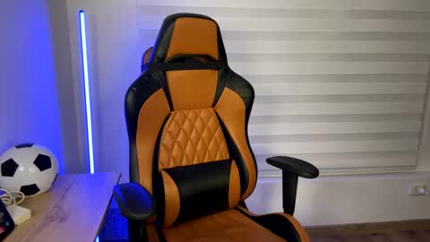 Snapshot of im_laia_ chatting on December 20, 8:17 am Laia online show from December 20, 8:17 am