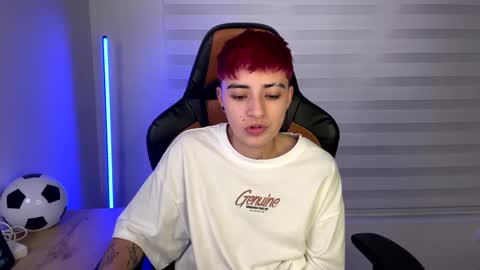 Snapshot of im_laia_ chatting on December 28, 8:26 am Laia online show from December 28, 8:26 am