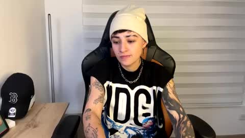 Snapshot of im_laia_ chatting on December 30, 2:20 am Laia online show from December 30, 2:20 am