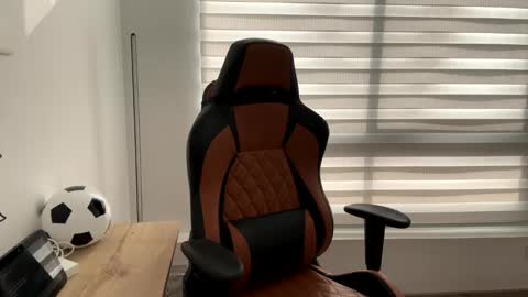 Snapshot of im_laia_ chatting on December 31, 8:23 pm Laia online show from December 31, 8:23 pm